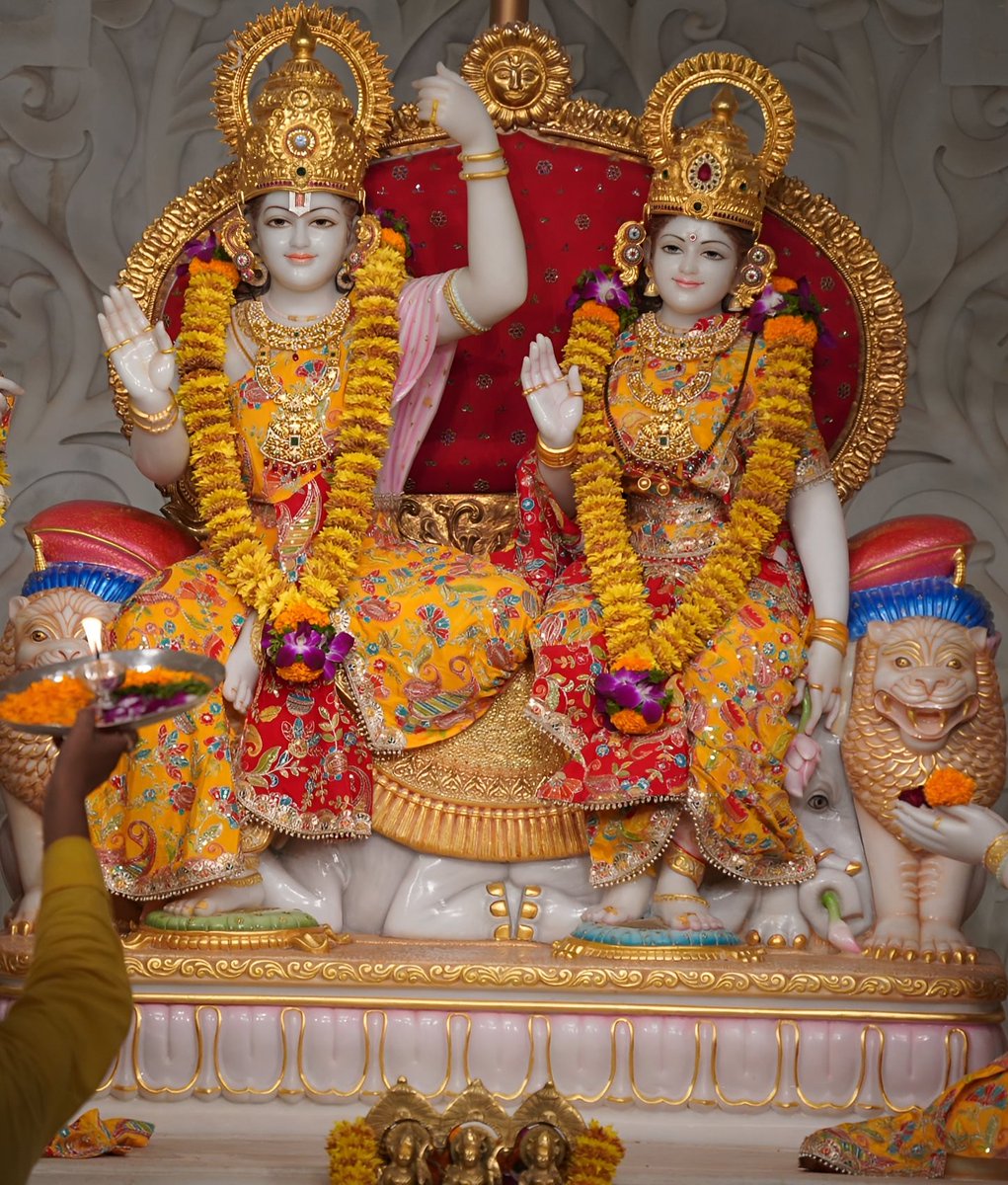 ShriAyodhya_'s tweet photo. प्रेम, मर्यादा और समर्पण — यही है श्री राम दरबार https://t.co/uGpaZwdrLq