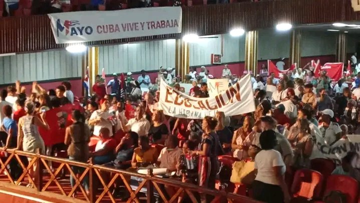 Colina_CTCuba's tweet photo. 🇨🇺La Plenaria de la CTC en La Habana este martes, fue un espacio para reafirmar que #LaPatriaSeDefiende y que el próximo #1Mayo volveremos a nuestras plazas de todo el país como celebración de la clase obrera cubana. https://t.co/ml3QHjoTBk