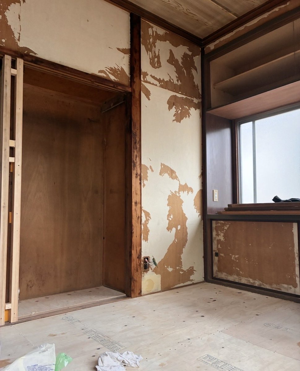 shanben3's tweet photo. GW初日からボロ戸建てDIY
特に予定もなく毎日作業予定

土地から新築から入って
ボロ戸建ての流れはなかなか珍しいのでは！？

学ぶべき点はあるが、自己資本(労力)の投下という意味ではなかなか効率性は。。。

土地から新築の土地が少ない今だから、
経験値アップとして頑張ろうと思ってます！ https://t.co/j1hCKShCQk