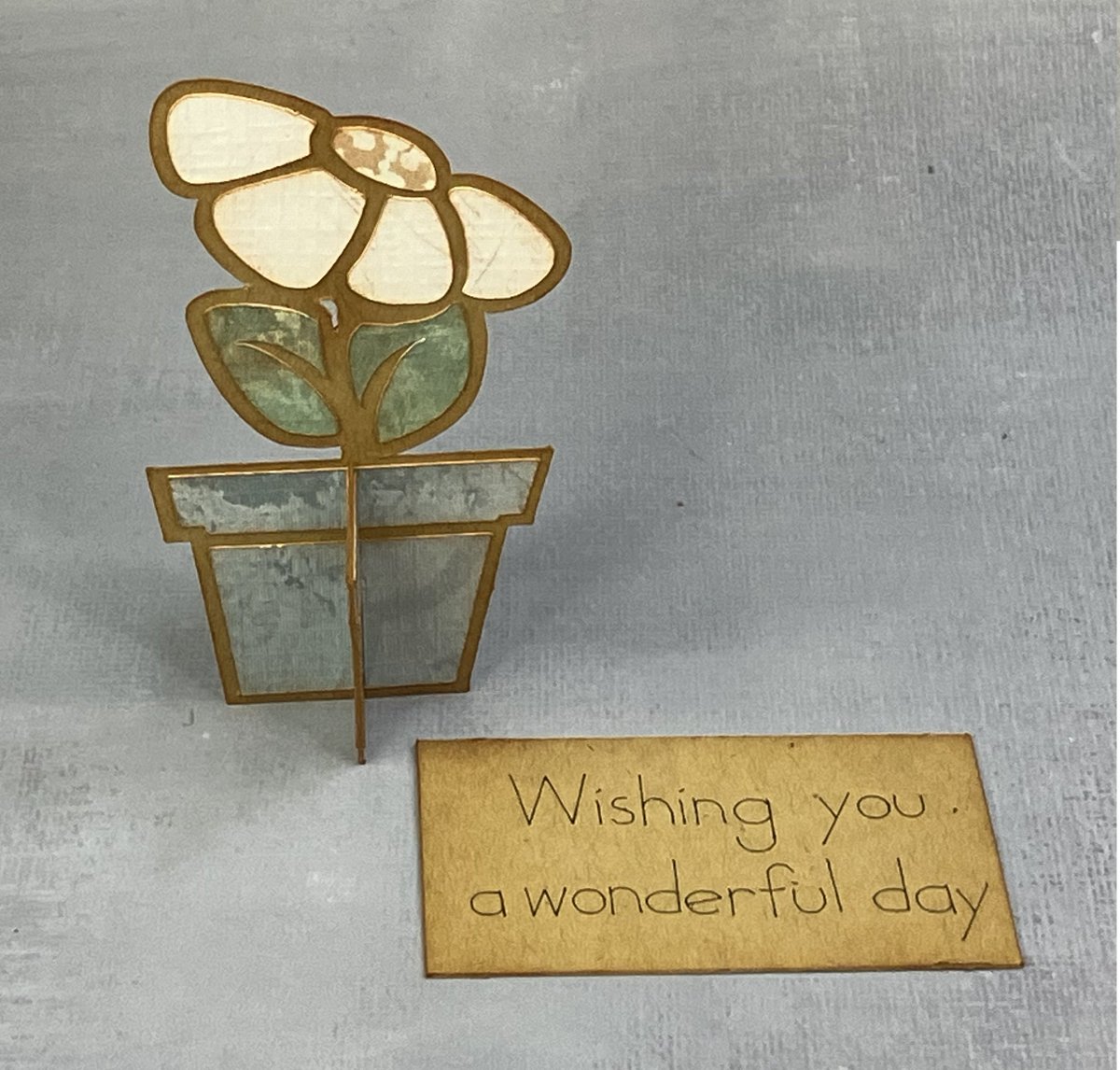 anniaslaura06's tweet image. patreon.com/posts/daisy-in… #mothersdaycard #paperflowers #daisy #svgcutfiles #cricutcrafts #cricutmothersday #silhouettestudio