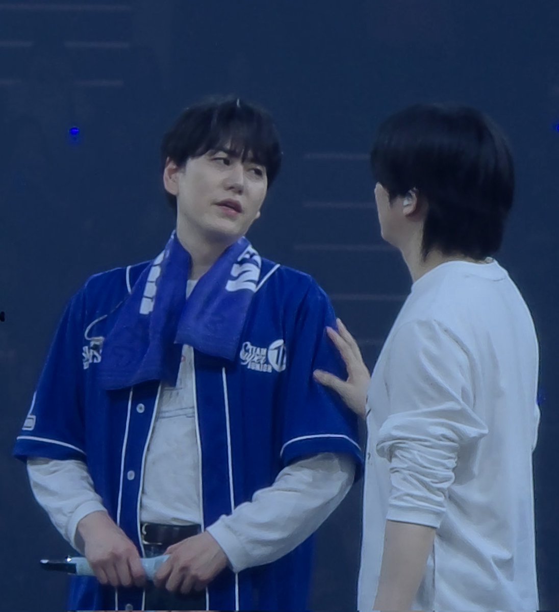 アンコンでの写真選ぶの面白くなってきたので連投(笑)

2026 SUPER JUNIOR 83z FAN-CON TOUR [1983] IN JAPAN
豊洲ピット

求    8/2 (日) 1枚または2枚

譲　定価+手数料

ｷﾞｭ｢えーい、ヒョンもう遅いよ｣
ﾋﾁｮﾙ｢昨日はまだ現実を受け入れられなかったんだよ～｣