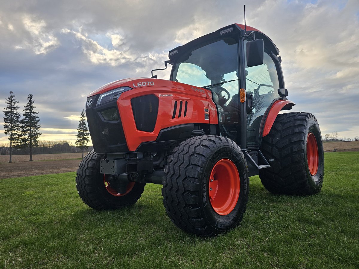 YourAgTireGuy's tweet photo. Brand new @KubotaCanadaLtd L6070 — not your typical setup 👀
✅ Custom wheels (built in-house @Tirecraft)
✅ Big @CEATtyres turf tires
The only one like it — possibly the first L6070 ever customized
What do you think?
#YourAgTireGuy #AgInnovation #CustomWheels #KubotaL6070 #ontag https://t.co/8f2cKUHPH7