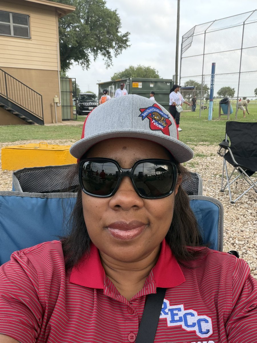 KatachaMiller's tweet photo. Oh how I enjoyed watching Little Falcons &amp; Future Little Falcons play T-ball on this evening! 🤗❤️They are learning the fundamentals &amp; having fun! It was so nice to see parents out supporting their children! 🤗⚾️🧢 #BYSL #PrincipalLife #YesIWillComeToYourGame https://t.co/gVW2qHIN62