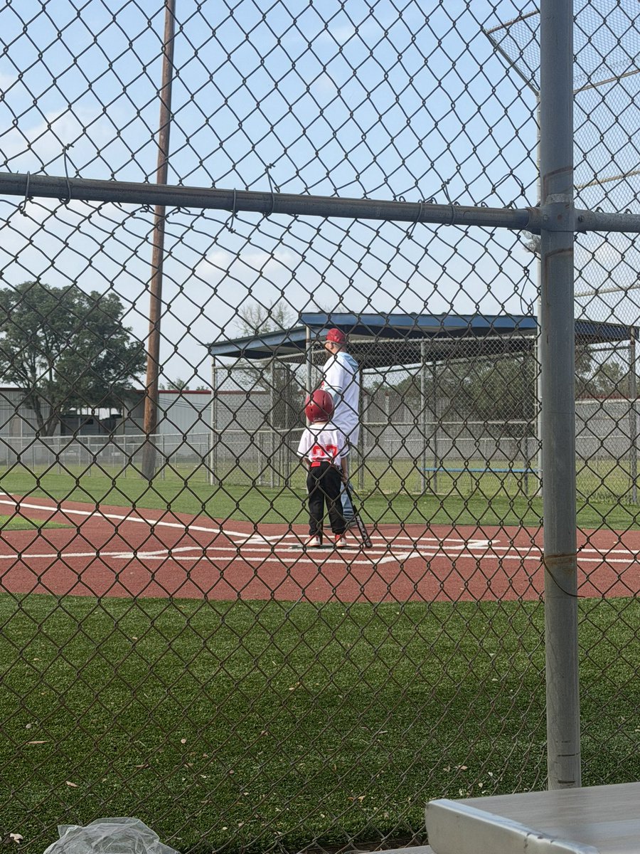 KatachaMiller's tweet photo. Oh how I enjoyed watching Little Falcons &amp; Future Little Falcons play T-ball on this evening! 🤗❤️They are learning the fundamentals &amp; having fun! It was so nice to see parents out supporting their children! 🤗⚾️🧢 #BYSL #PrincipalLife #YesIWillComeToYourGame https://t.co/gVW2qHIN62