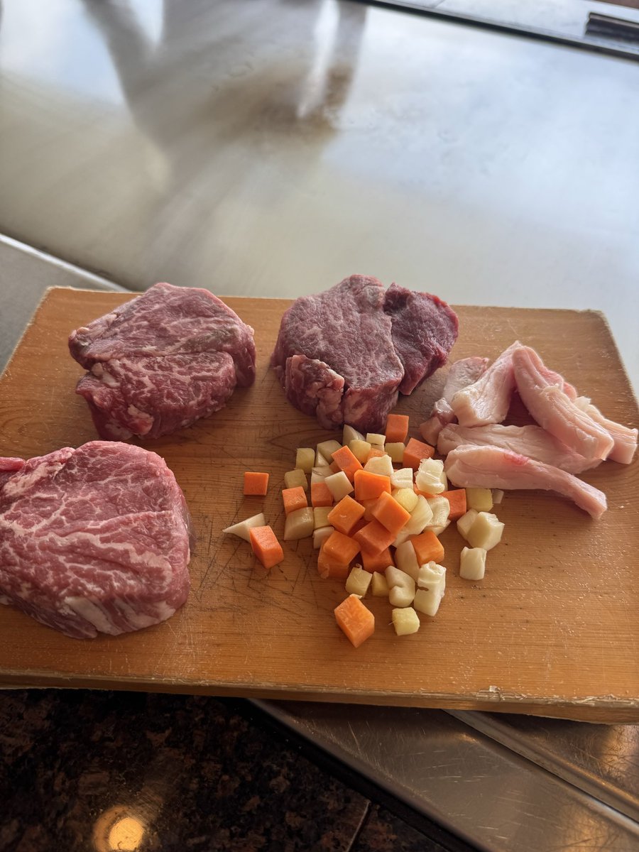 t6N0WbBIYkfoVqk's tweet image. 鉄板焼きランチ！ステーキハウスハマ郡山店様の料理が最高でした！【Here are some of the best steak restaurants in Japan!】
youtu.be/6r_mmyzPGv8

YouTubeにて公開中です！ぜひご覧ください！

#鉄板焼き　#steak #ステーキ　#福島県　#郡山市　#hamakoriyama  #ステーキハウスハマ　#東北LINE