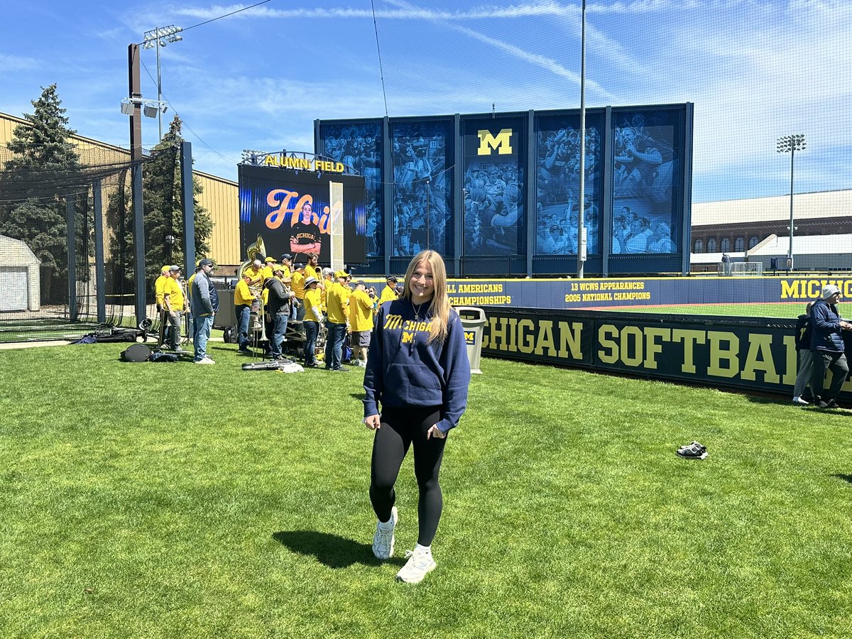 MiaB2030's tweet photo. Went with the team to watch the Wolverines—awesome experience. Can’t wait to be back here for camp in June!  GO BLUE!🥎

@umichsoftball @EllaStevinson @lillyvallimont @FCsmythe2012 @btholl https://t.co/c2gk60oM3S