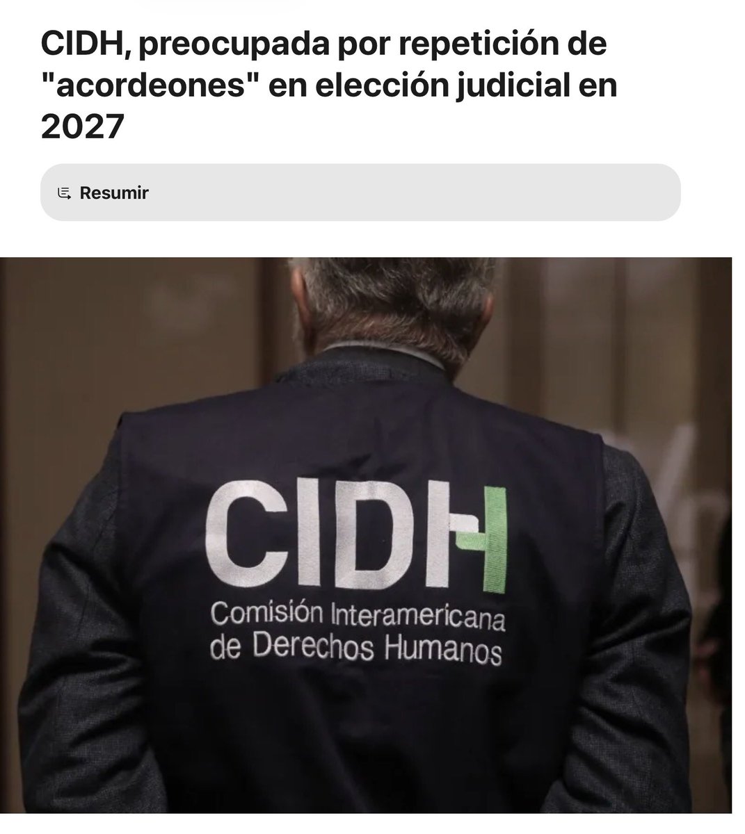 JoseMarioMX's tweet photo. La advertencia de la @CIDH sobre la elección judicial es una señal de alarma: elegir jueces en urnas no garantiza democracia si el proceso nace con baja participación, poca información, prisas, polarización y mecanismos que pueden inducir el voto.

Los llamados “acordeones” son mucho más que una trampa electoral. En una elección judicial compleja, donde la ciudadanía difícilmente conoce a cientos de candidaturas, esas guías pueden convertirse en la verdadera boleta. No decide el votante: decide quien reparte la lista.

México no puede normalizar una justicia electa bajo sospecha. La independencia judicial no se construye con propaganda ni con simulaciones democráticas, sino con jueces capaces, libres y ajenos al poder político. Si en 2027 se repite el mismo modelo, no estaremos democratizando la justicia: estaremos perfeccionando su captura.

https://t.co/zq88poGgmg