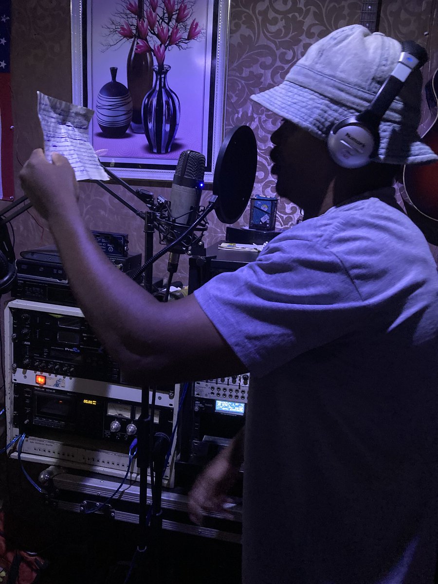 A malta continua no estúdio a fazer RAP e a gravar novos mambos, fiquem atentos, acompanhem e apoiem o nossos projectos, até um litro de vinho já ajuda porque ainda há muito RAP  por lançar, isso é 1.00-77A A ARTE 100 NOME , dêem sangue!
IBAN 0006 0000 622 09740 30103