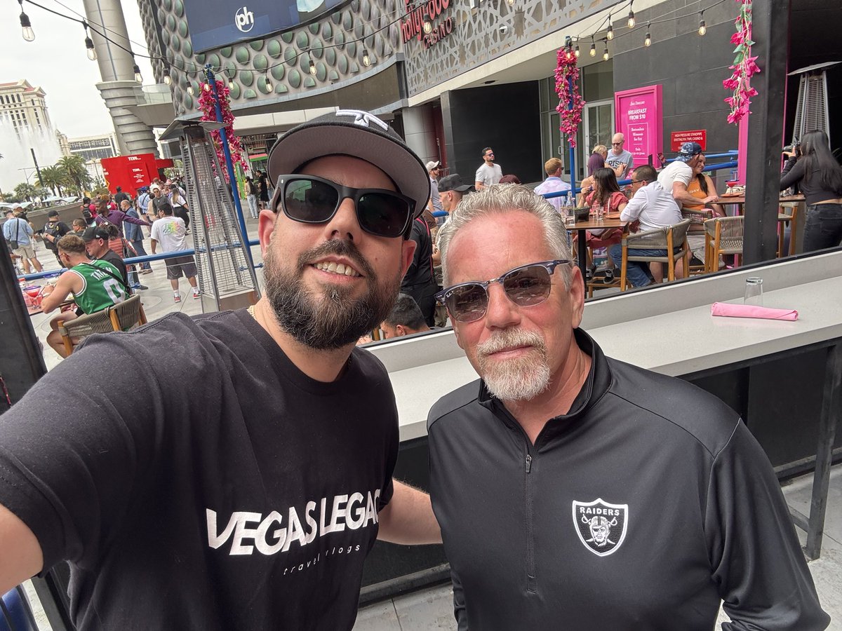 Vegas_Legacy_'s tweet image. Was great to finally meet @MikeMurcielago Awesome guy and a great time hanging out. Let’s definitely have a drink again sometime 🍻 #VegasLegacy #MimosaMadness #GoodTimes #GreatPeople #VegasVibes