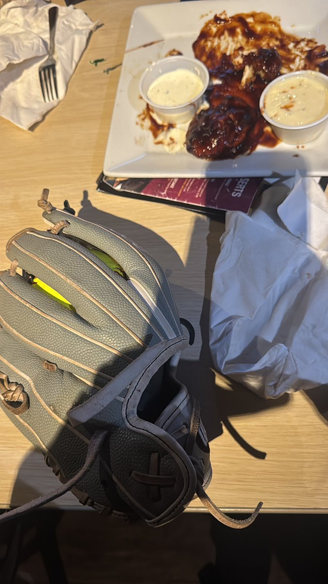 toematerg's tweet image. post league wings with the team #today&amp;gt;