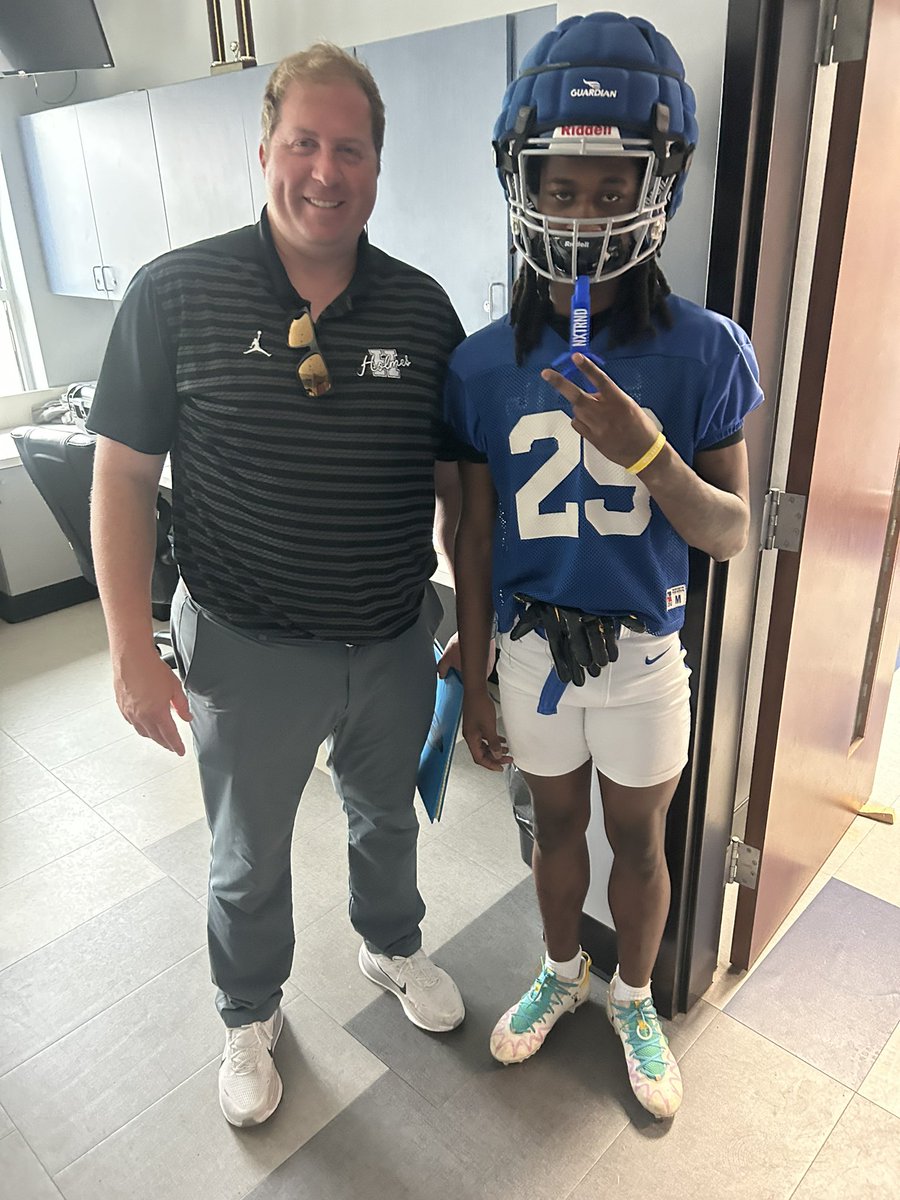 KhaidenGG's tweet photo. #AGTG Blessed to Receive an offer from @Holmes_Football @A2GG_ @MacCorleone74 @Coach_CJBailey 
@MissLou365 #StillHungry https://t.co/yUXCWoSTGL
