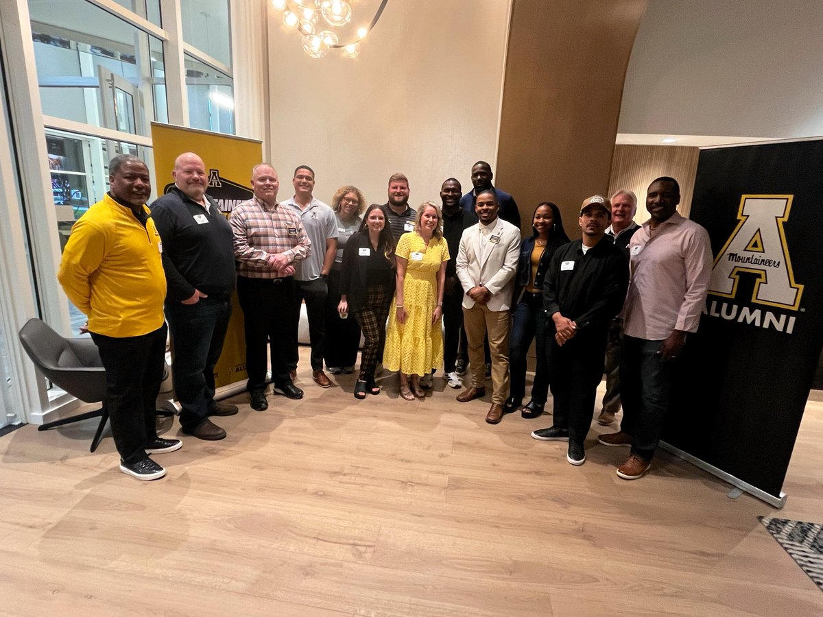 GET_low_G's tweet photo. Great start to the @YosefClub Spring Tour! @TheMarcusCox said it best tonight - βWe are one big family.β
Constantly reminded of the many ways @appstate helped shape my future! #AppFamily #AtlantaChapter π https://t.co/uQHi7XzEtB