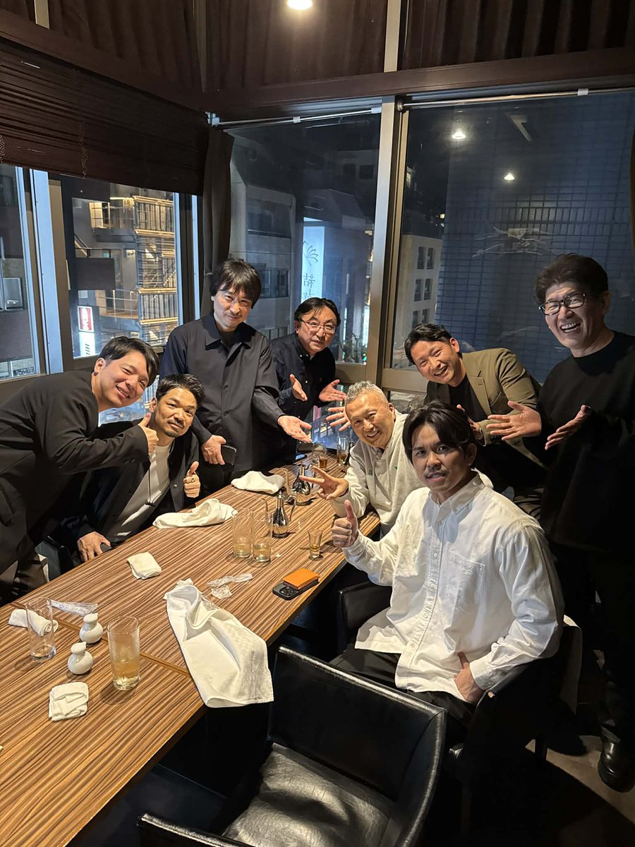 northriver_SO's tweet photo. ソウルドアウトの偉大なるOBの皆さんに、
魂を注入してもらいました！

皆さん、理想実現のため、それぞれのフィールドで闘っていて、
最高にカッコよかったです。

より皆さんが誇れるグループにしていきます！
ありがとうございました😊

（個人的には山家さんの生存確認ができて嬉しかったです笑） https://t.co/jRTTpkHiBK