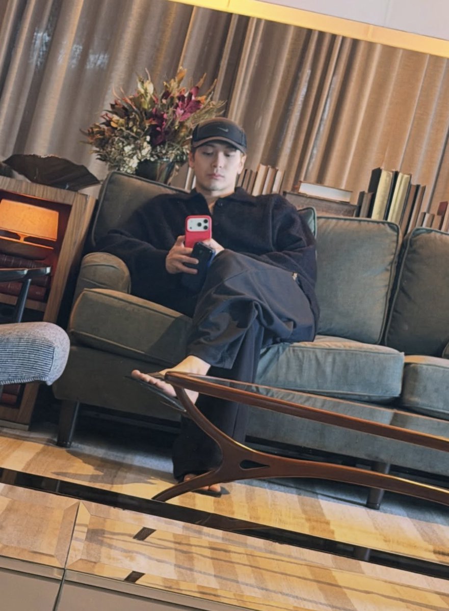 gunggginggg's tweet image. บุญตามากที่ได้เห็นแจ็คสันใส่รองเท้าแตะ😂
#JacksonWang