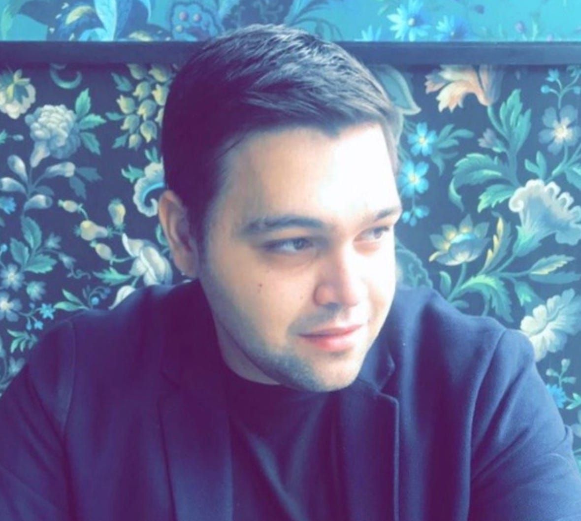 AfterDinnerCon's tweet photo. Q&A with After Dinner Conversation author, Jon Medrano Miller. #author #writer #writerinterview #authorinterview #writerlife #shortstory #fiction #litmag
https://t.co/l9lau57tbv https://t.co/rwhwQHmeYY