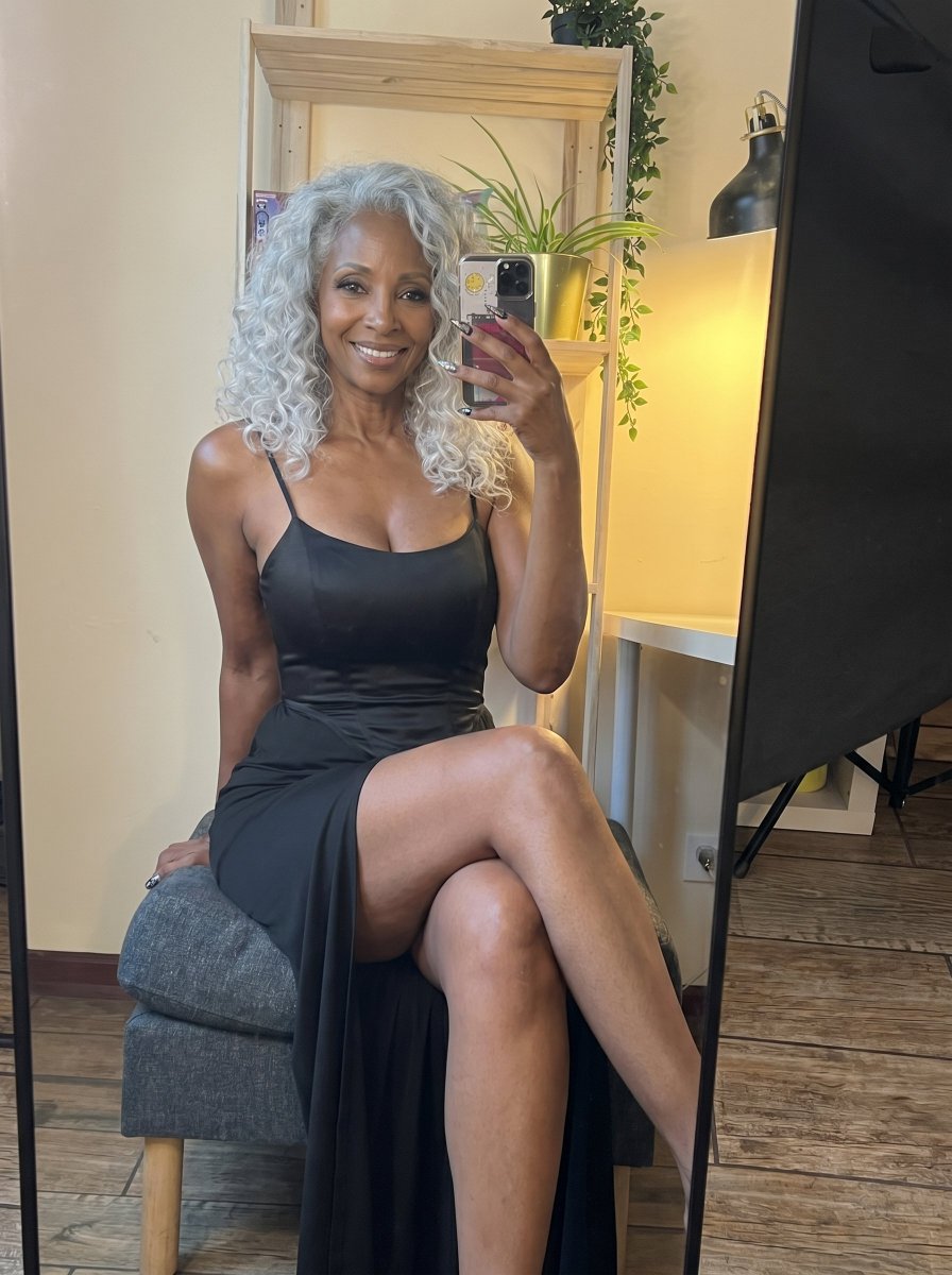 hotwifegloria tweet media