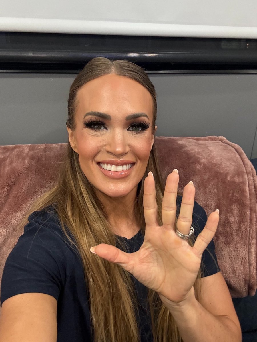 Molly Ploofkins tweet media