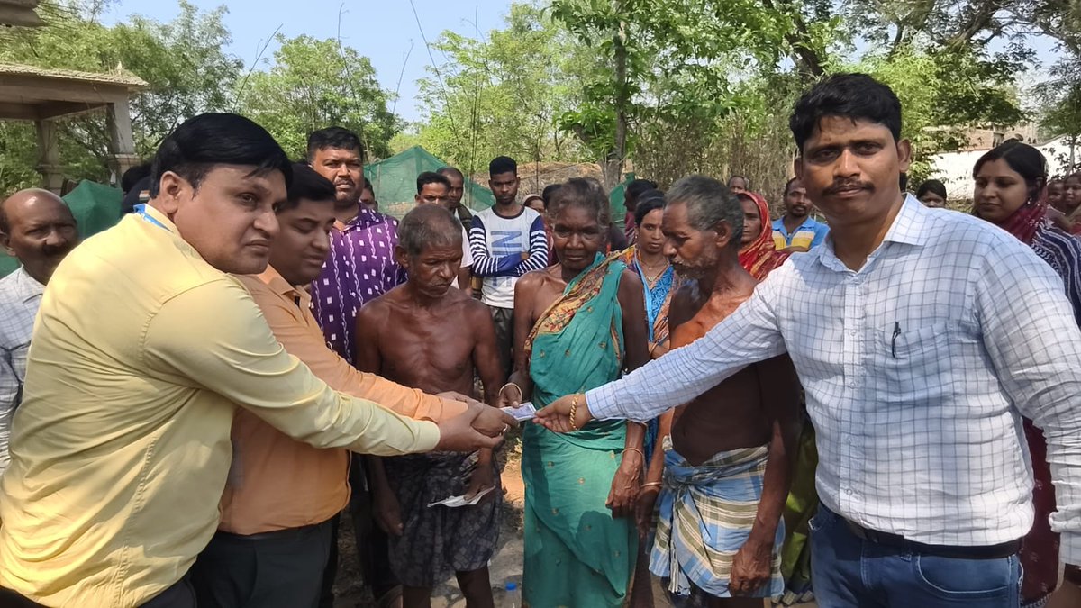 SubashChMahanta's tweet photo. The news currently going viral from Keonjhar district in Odisha is actually from my local area.
Many people are blaming the government and bank officials, but the situation is more complex [1] https://t.co/poFF7fCsNY