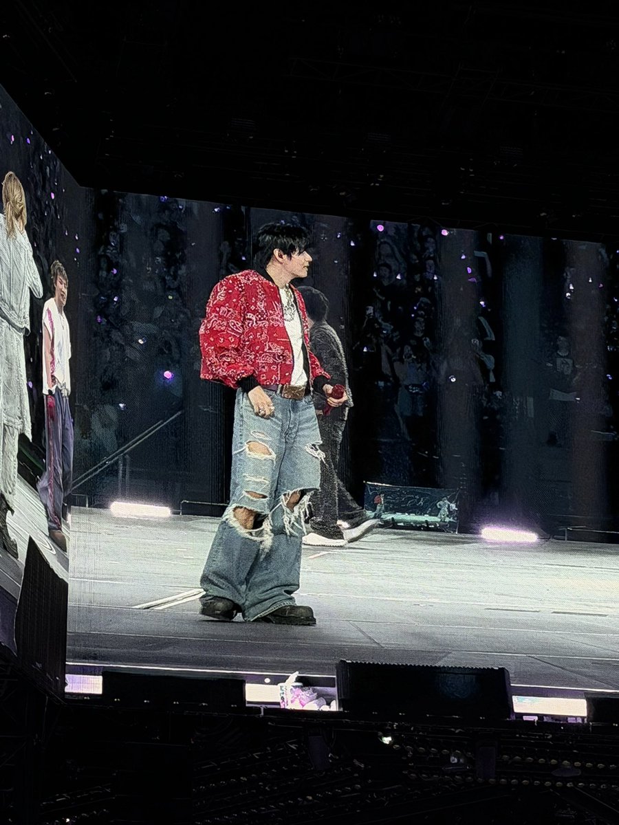 taylor ⁷ tweet media