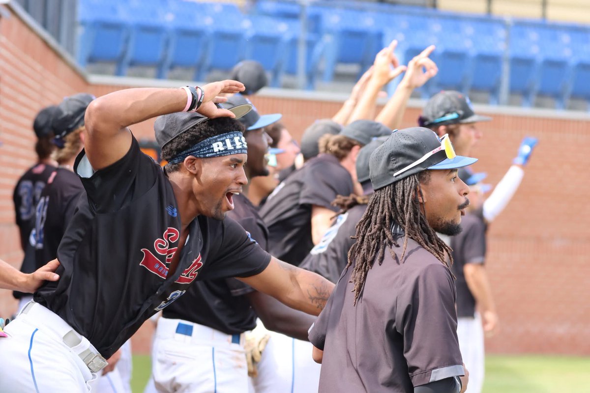southGAstate's tweet photo. Game one and it's the bottom of the 7th of the doubleheader.
SGSC 7 - Georgia Highlands 7
Brice Marchman walks up to bat.
He swings. He hits. It is over the fence!
And the team reacts!!! Great win, Hawks! @SGSC_Baseball @THEGCAA https://t.co/HuT0yISynf