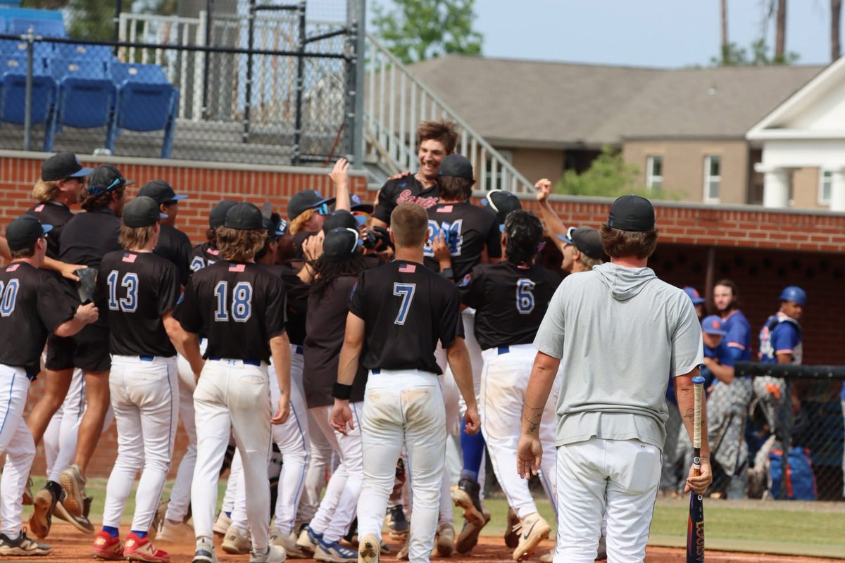 southGAstate's tweet photo. Game one and it's the bottom of the 7th of the doubleheader.
SGSC 7 - Georgia Highlands 7
Brice Marchman walks up to bat.
He swings. He hits. It is over the fence!
And the team reacts!!! Great win, Hawks! @SGSC_Baseball @THEGCAA https://t.co/HuT0yISynf