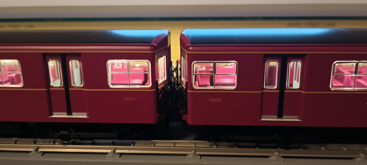 felix_murakami's tweet photo. トロント交通局1号線1954年開業のG型列車とSt Clair駅を導入しました
最後は北米地下鉄車両血統であるの東急7200系も乗り入れ（乱入） https://t.co/ZzjXO0R1ab