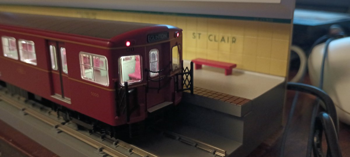 felix_murakami's tweet photo. トロント交通局1号線1954年開業のG型列車とSt Clair駅を導入しました
最後は北米地下鉄車両血統であるの東急7200系も乗り入れ（乱入） https://t.co/ZzjXO0R1ab