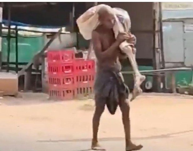 LuluSenaOdisha's tweet image. କେବଳ ₹19,300 ପାଇଁ କେଉଁଝରର ଜଣେ ଆଦିବାସୀ ଭାଇଙ୍କୁ ନିଜ ମୃତ ଭଉଣୀଙ୍କ ଅସ୍ଥିପଞ୍ଜର କାନ୍ଧରେ ବୋହି ବ୍ୟାଙ୍କକୁ ଯିବାକୁ ପଡ଼ିଲା। ଏହା କେବଳ ଦୁଃଖଦ ନୁହେଁ, ପ୍ରଶାସନିକ ବିଫଳତାର ଜ୍ୱଳନ୍ତ ଉଦାହରଣ।

ଗରିବ ଲୋକଙ୍କ ସମ୍ମାନ ଓ ଅଧିକାର କେଉଁଠି? ଏମିତି ଘଟଣା ପୁଣି ନ ହେଉ।
ଲୁଲୁ ସେନା ପକ୍ଷରୁ ଗଭୀର ନିନ୍ଦା। 🙏
 #Humanity #Justice