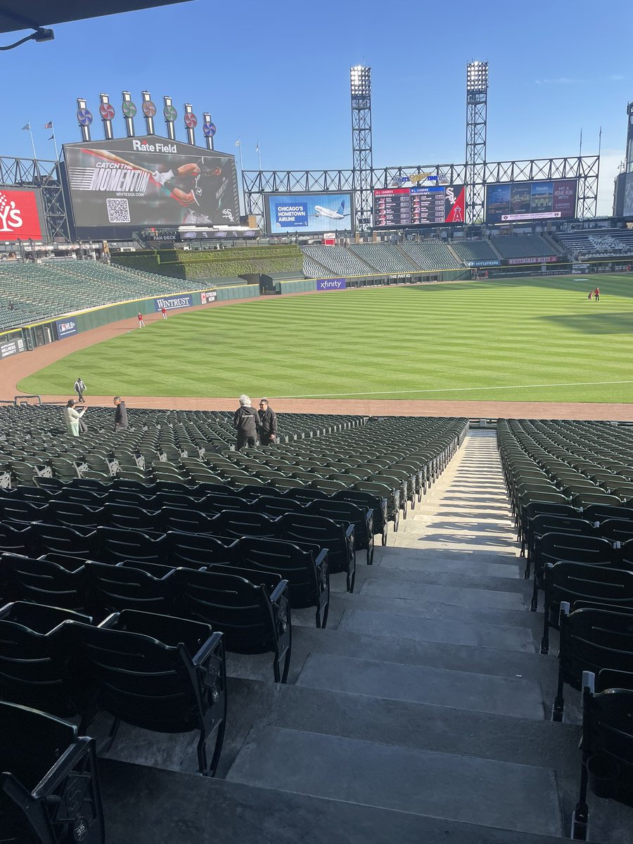 jandpsdad's tweet photo. It’s been a minute since I’ve been to 35th &amp; Shields for a game with my kid.
#GoodGuysWearBlack
#WhiteSox
And they played Thunderstruck💪🏾 https://t.co/CwwtIcAXug