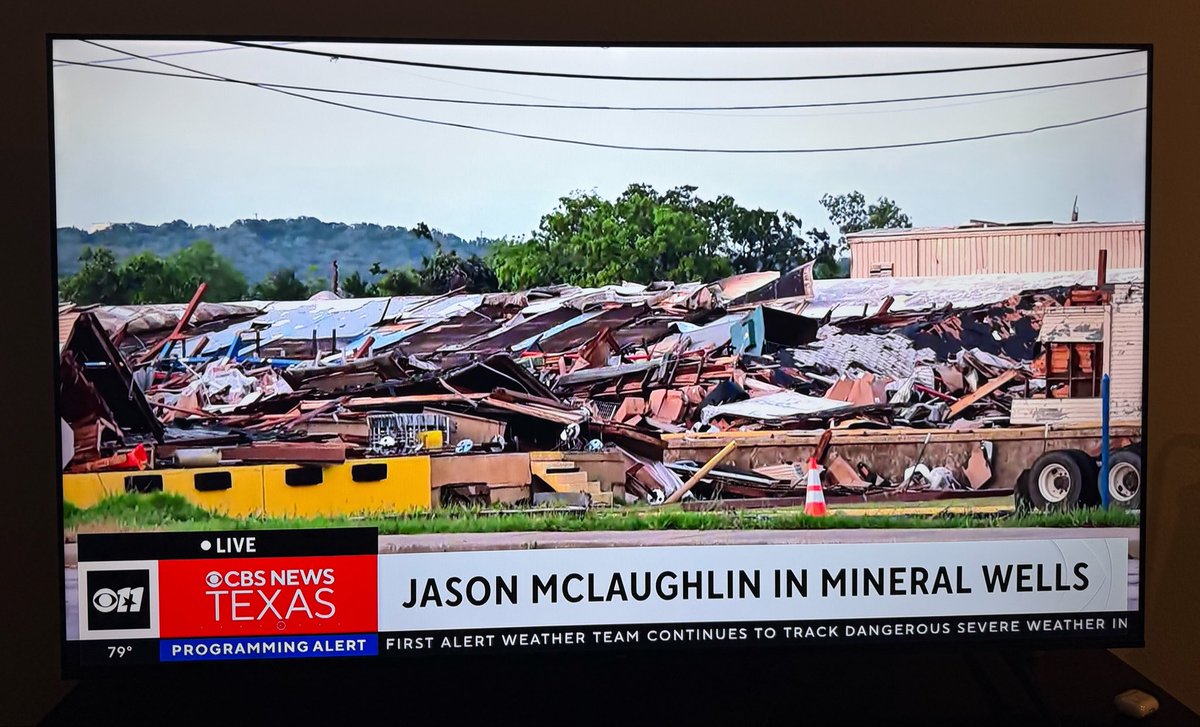 MAutovinoWx's tweet image. Devastating damage from what most likely was (waiting for official surveying from the National Weather Service) a #tornado that moved through Mineral Wells, #TX. Thoughts and prayers with those in Mineral Wells and we can only hope and pray that everyone is safe and accounted