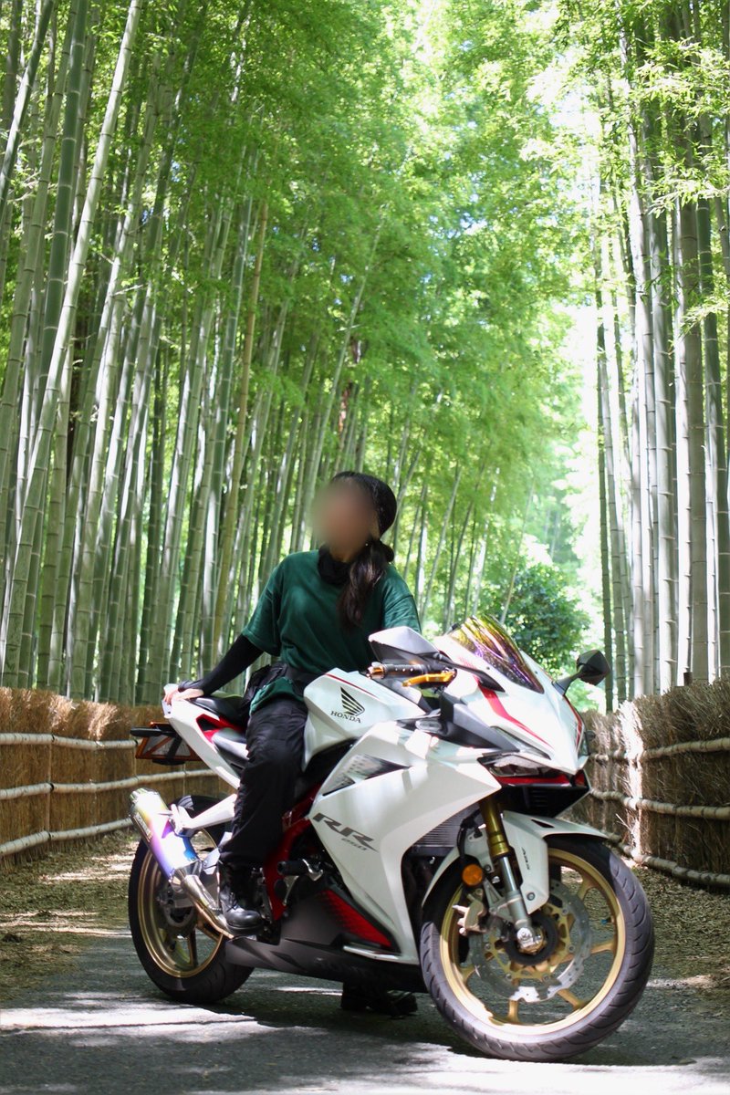 mi_cbr_rr's tweet photo. 増車したので新しく自己紹介します✨

名前:みゆ
年齢:23
性別:🚺
住み:三重
愛車:CBR1000RR SC59🤍🖤
         CBR250RR MC51
一言:新しく友達の輪が広がると嬉しいです！！！！これからもバイク楽しんで行きます！！！🥺🥺 https://t.co/8lNhWoPRj8
