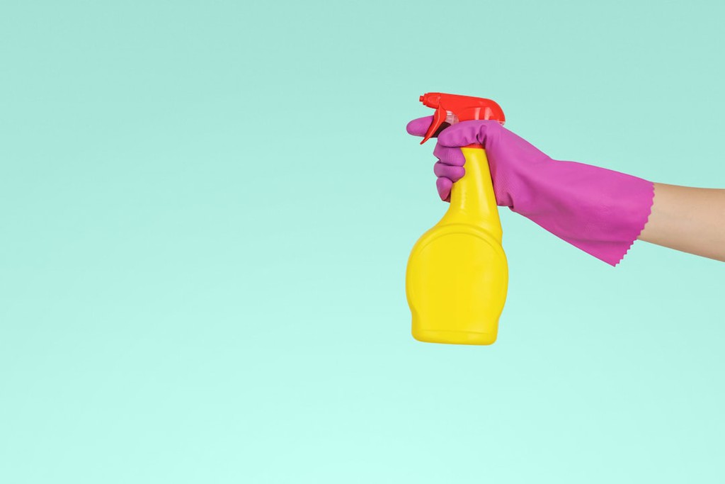crazydogshop's tweet image. Pet-Safe-Cleaners: Common household cleaning products to stay away from, natural substitutes, &amp;amp; advice on keeping our pets safe.

Read the full article: Safe cleaning products around pets
▸ lttr.ai/AqlIg

#FurryFriends #CleaningProducts #InherentlyInquisitive