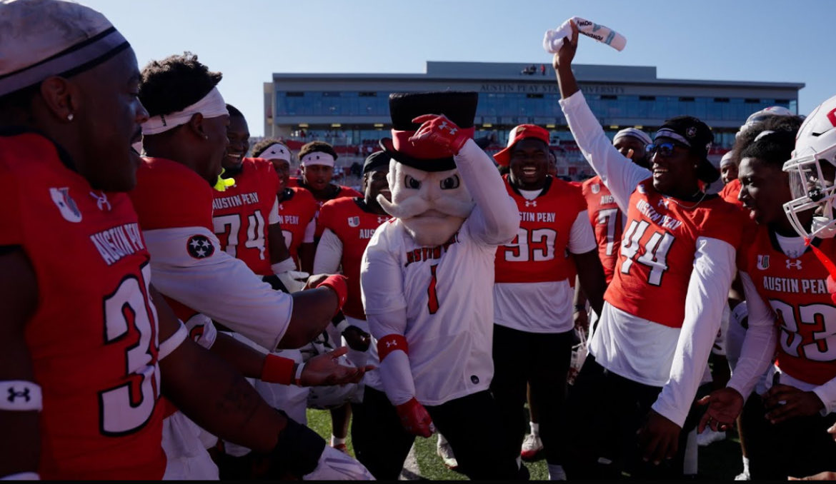 Dcallihan11's tweet photo. After a conversation with @j_lloyd5 I am blessed to receive and Offer from Austin Peay State University!!! #AGTA #GATA 

@GovsFB @RustyMansell_ @RecruitGeorgia   @SWiltfong_  @BrianDohn247 @CodyBellaire @WoodyWommack @ChadSimmons_ @Hayesfawcett3 @CharlesPower @adamfriedmansX @adamgorney @WoodyWommack @CodyBellaire @mzenitz @JohnGarcia_Jr  @ShannonTerry @CraigHaubert @TomLuginbill @AWilliamsUSA @adamgorney @MattSeiler_SDS @TheUCReport @RyneRezac @jeffsentell @Zack_Poff_MP @Atl_TD_Club @LukeWinstel @ThomasFreyMP @CraigSagerJr @NwGaFootball @NEGARecruits @RecruitGeorgia @najehwilk @GHSFdaily @ErikRichardsUSA @RustyMansell_ @CoachV1781 @AllAmericanBowl @AABonNBC @LemmingReport @JeffFisherMedia @football_gilmer @NEGARecruits @D1RecruitNation @NwGaFootball @football_gilmer @najehwilk