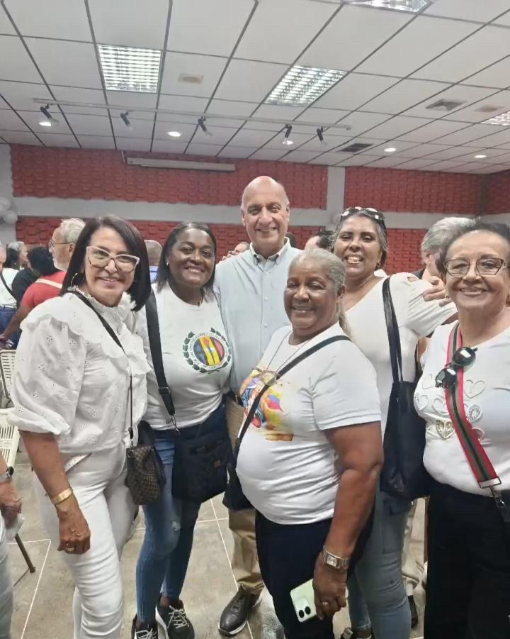 williamsdavila's tweet photo. Acompañamos a nuestro Secretario General, Henry Ramos Allup, y al Secretario Nacional de Organización, Piero Maroun, en un encuentro fundamental con la estructura partidista, parroquiales y regional, de resistencia en el estado La Guaira.

La ruta es clara: organización interna para implementar la transición hacia la democracia. Solo con una estructura sólida lograremos el objetivo de la ruta democrática hacia la libertad! Con elecciones libres, justas y competitivas.

¡Seguimos en Acción por Venezuela! 🇻🇪
@hramosallup @PieroMaroun