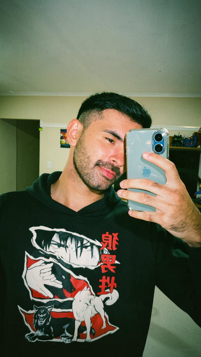 Eu adoro esse moletom do Megumi