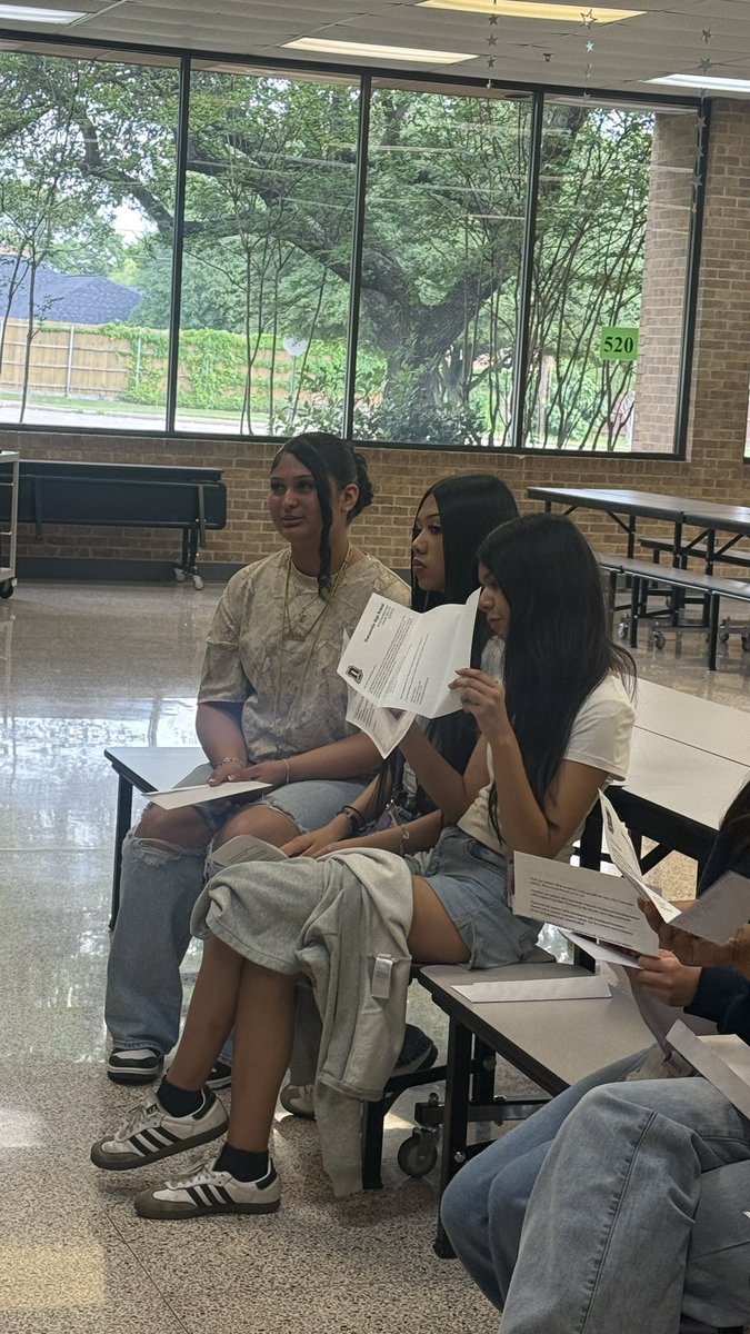 Byrd_Middle's tweet image. 💇🏽‍♀️🐾 Panther Pride!

Students have been accepted into the Cosmetology Program at Duncanville HS — with limited seats, they rose to the top! 🌟❤️💙

So proud of their hard work &amp;amp; dedication!
#PantherPride #CTE #FutureReady