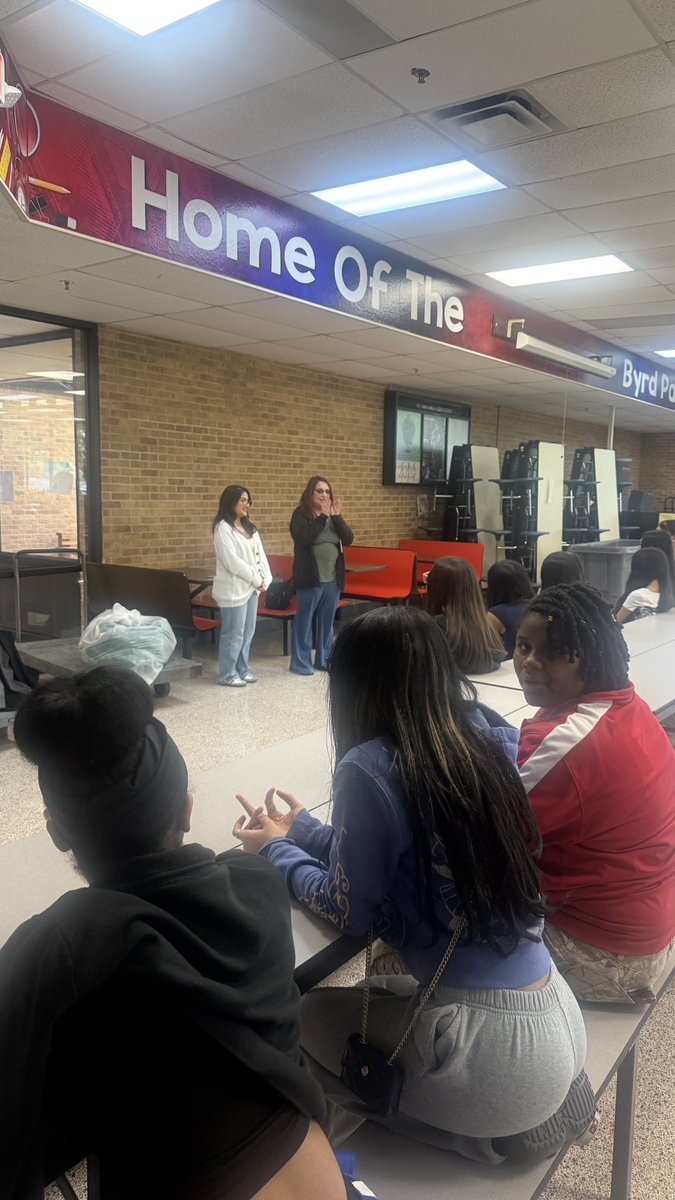 Byrd_Middle's tweet image. 💇🏽‍♀️🐾 Panther Pride!

Students have been accepted into the Cosmetology Program at Duncanville HS — with limited seats, they rose to the top! 🌟❤️💙

So proud of their hard work &amp;amp; dedication!
#PantherPride #CTE #FutureReady