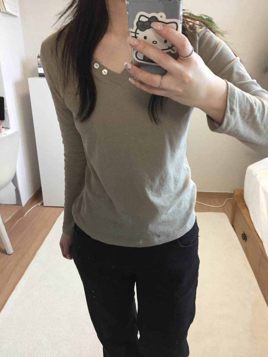 getchaszar's tweet image. #gift

둘 다 선물로 보내주셔서 입어보았는데요
지금 입기 딱 좋고 핏도 예쁨…
두번째 반팔은 날씨 좀 더 풀리고 입으면 좋을 것 같아요 👉👈