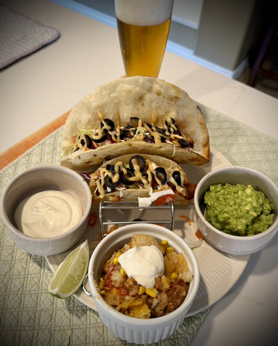 mlzema's tweet image. #TwitterSupperClub
#TacoTuesday!

Fish Tacos w/Breaded Alaskan Pollock, Cole Slaw, Pico de Gallo, Sliced Olives, and Chile Lime Crema Everything Sauce on Fried Flour &amp;amp; Corn Tortillas 
Sour Cream &amp;amp; Guacamole 
Taquito Casserole 
Modelo Beer
