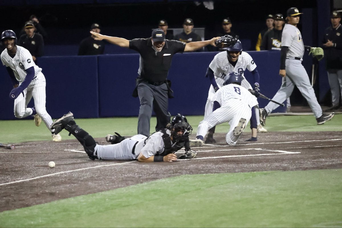 HudsonHomers's tweet photo. It’s a good night to be a Monarch. 📸 @cbwi1k https://t.co/qfrYudQzec