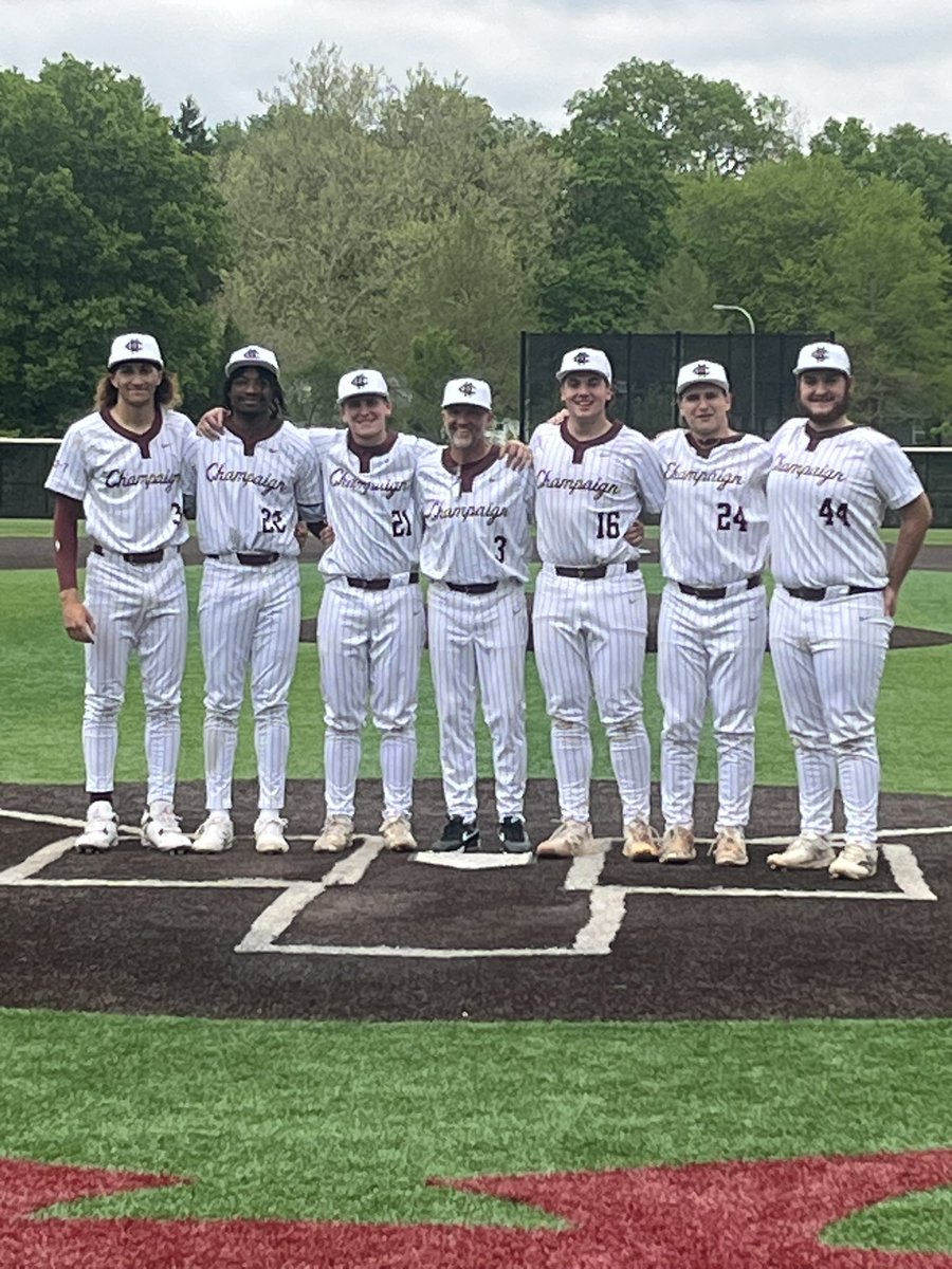 BaseballMaroons's tweet photo. Senior Day never gets old! DH 🧹 WP Ian Weber WP Mark Johnson Tre Cole 5R Ian Weber 4H, 4RBI👍⚾️ https://t.co/Np8Wtptl0X