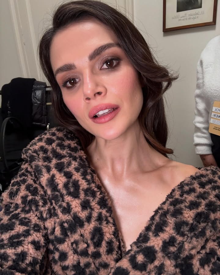 sitesinemar's tweet photo. ❏፧🥯♡🥝🥞༉ #SinemÜnsal via instagram post » İpekyol'um ❤️
sonda favorita ❤️❤️ https://t.co/cufmCcWYTS