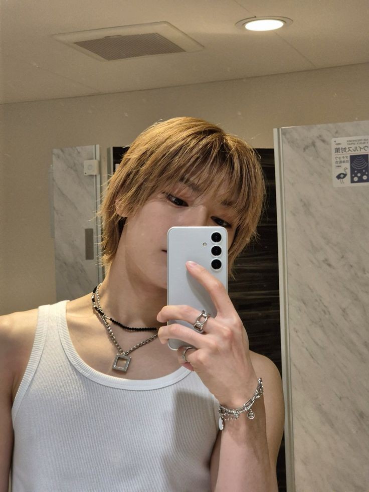 Jeongin. tweet media
