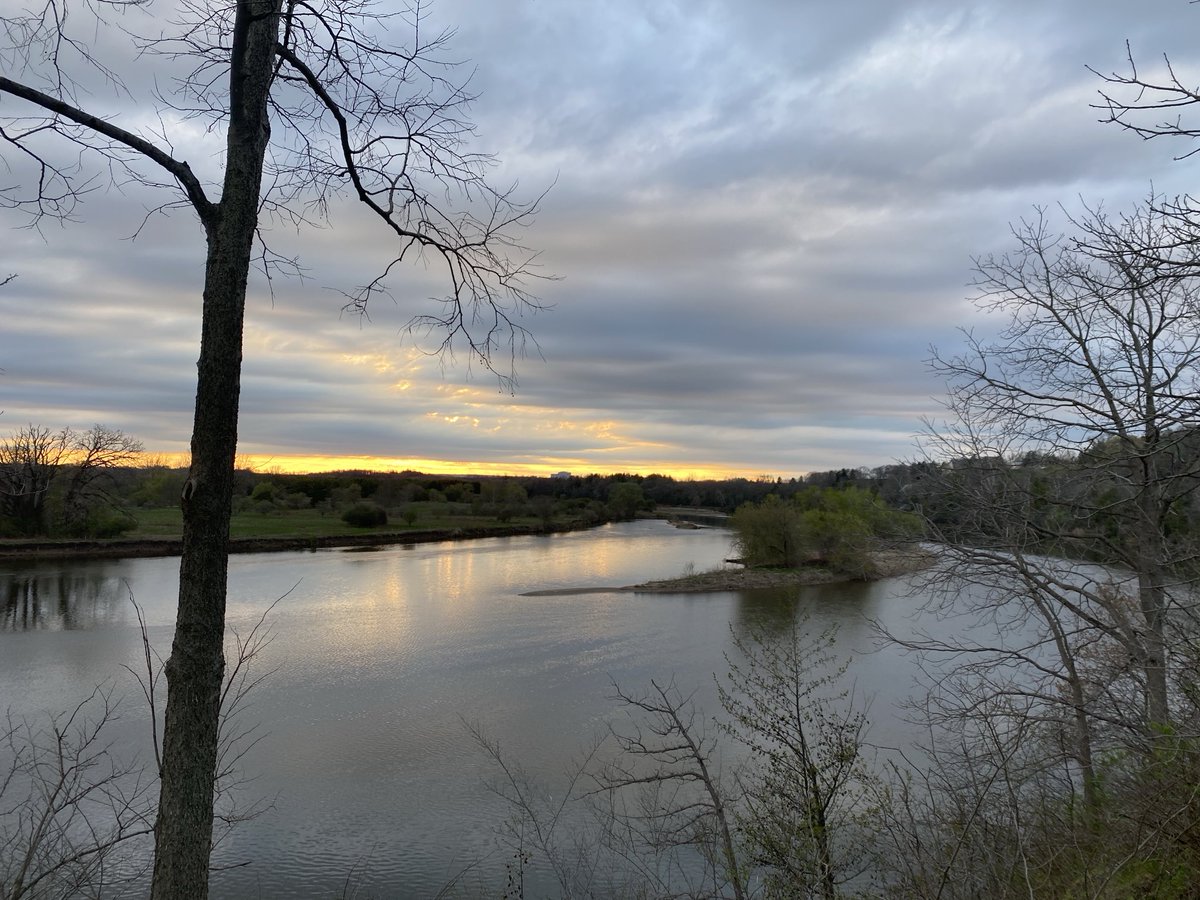 Jdavis_Halton's tweet image. Watching tonight’s sunset and wishing the world was as peaceful for everyone. ❤️ ☮️ 🇨🇦 #sunset #Ontario