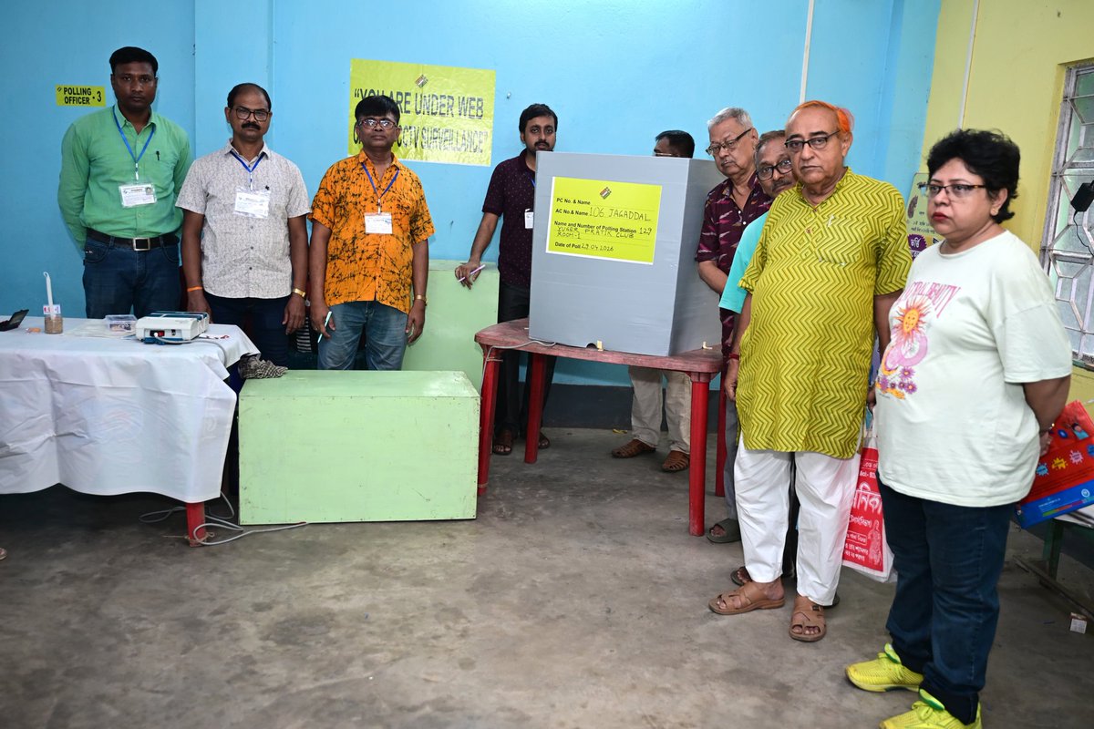 CEOWestBengal's tweet image. Mock poll is going on in the Polling station no 129 under 106 AC of North 24 Parganas district of West Bengal
#WBLA2026 #PHASE2
@ECISVEEP @SpokespersonECI @PIBKolkata @airnews_kolkata
@DEO_N24Pgs