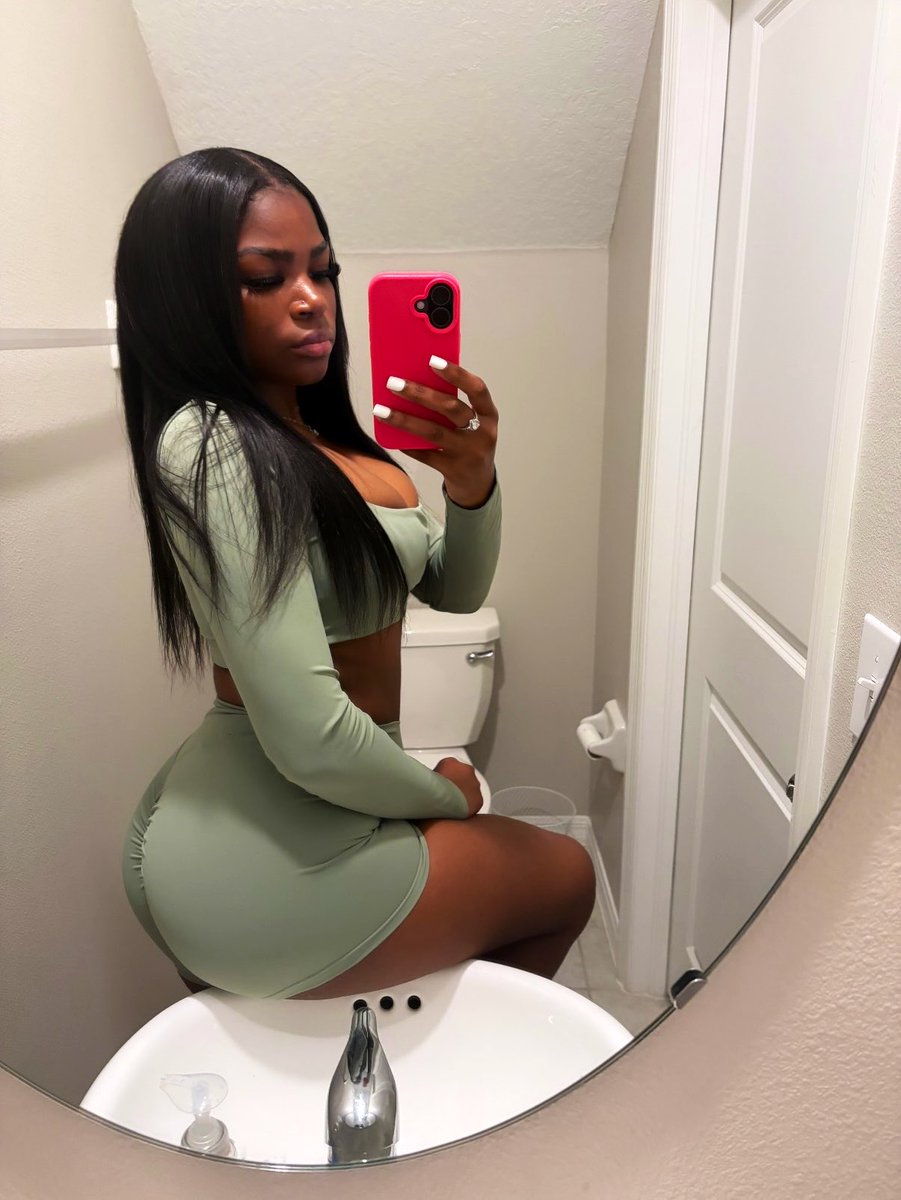 liyah tweet media