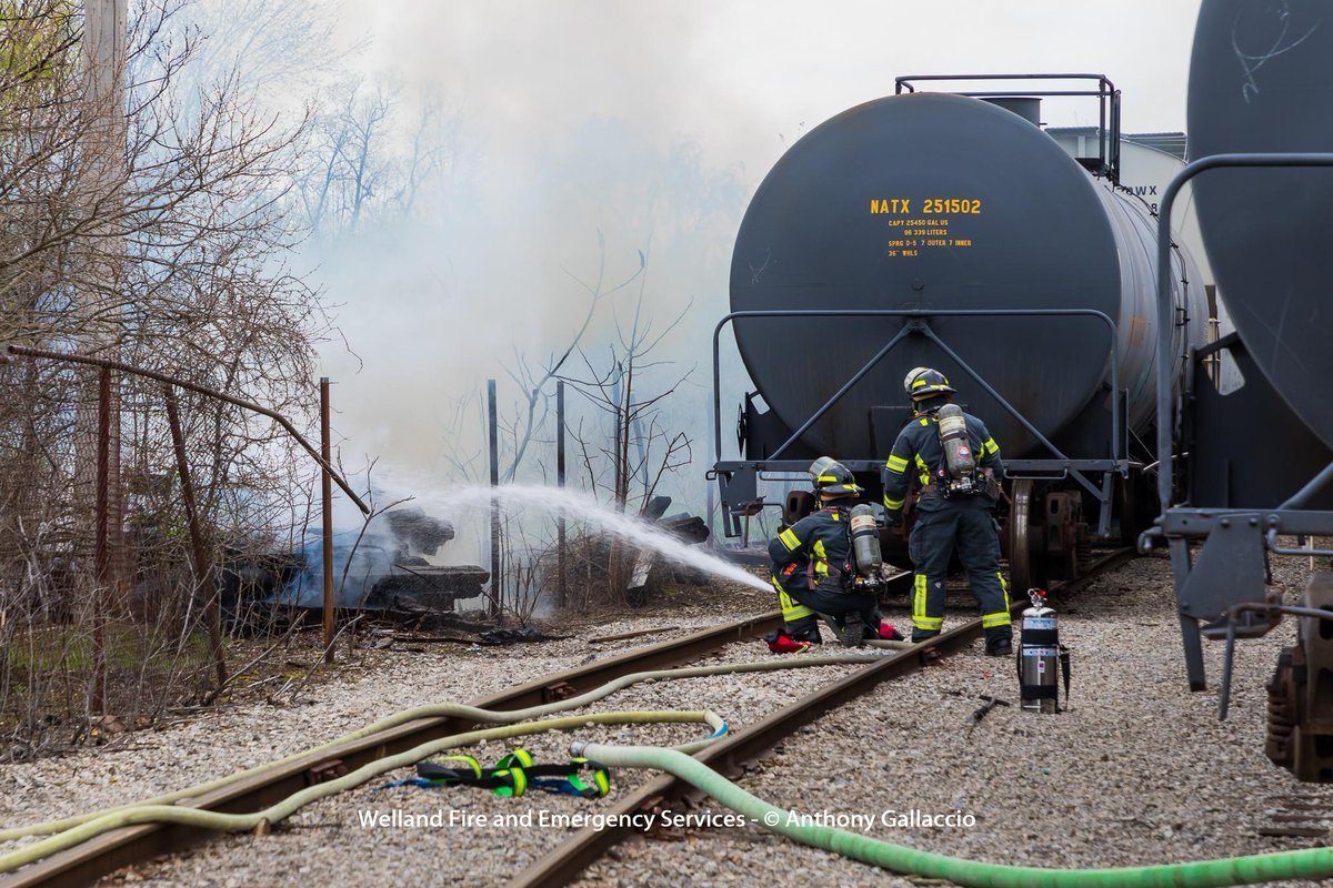 A_Gallaccio's tweet photo. .@WellandFire @WPFFA_481 attend a railroad tie pile fire @Welland 
More photos: https://t.co/QIEbJgpDXe 
More info: https://t.co/OzmeZYutCS https://t.co/d9rF7ZcbOJ
