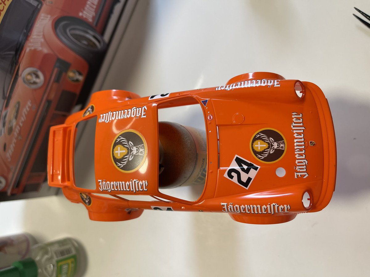 achan_nel's tweet photo. デカール貼ったよ
天日干しで乾燥させて
次クリアー⭐︎
#tamiya #porsche #934 #porsche934 #jägermeíster https://t.co/R0znHJaN1m
