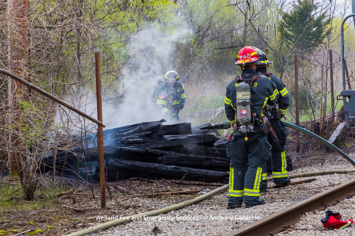 A_Gallaccio's tweet photo. .@WellandFire @WPFFA_481 attend a railroad tie pile fire @Welland 
More photos: https://t.co/QIEbJgpDXe 
More info: https://t.co/OzmeZYutCS https://t.co/d9rF7ZcbOJ