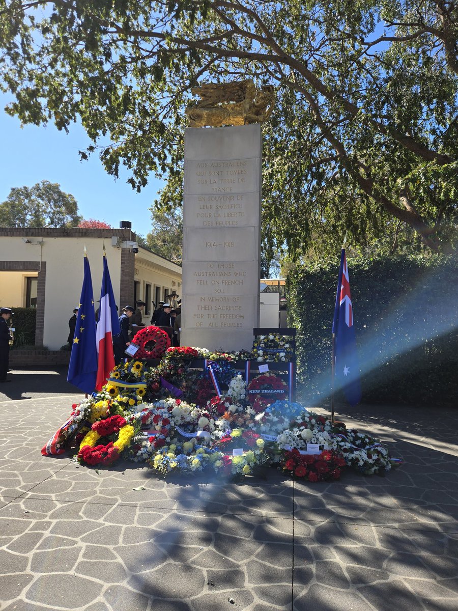 quentin_chollet's tweet photo. ANZAC Day was commemorated at the Embassy on 25 April. The Last Post, the silence, the wreaths, the anthems: this ceremony reminds us of the sacrifice of so many Australians for the freedom of Europe.
🇫🇷🇦🇺 #ANZACDay #LestWeForget https://t.co/e2udVfALOX